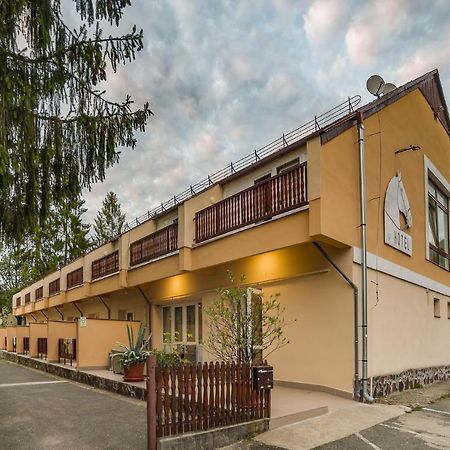 Lipicai Hotel Es Etterem Szilvásvárad エクステリア 写真
