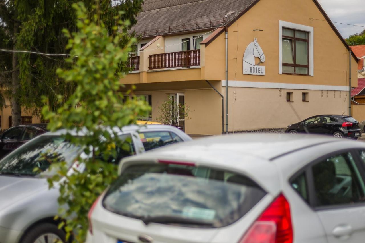 Lipicai Hotel Es Etterem Szilvásvárad エクステリア 写真