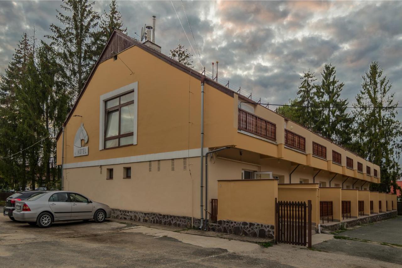 Lipicai Hotel Es Etterem Szilvásvárad エクステリア 写真