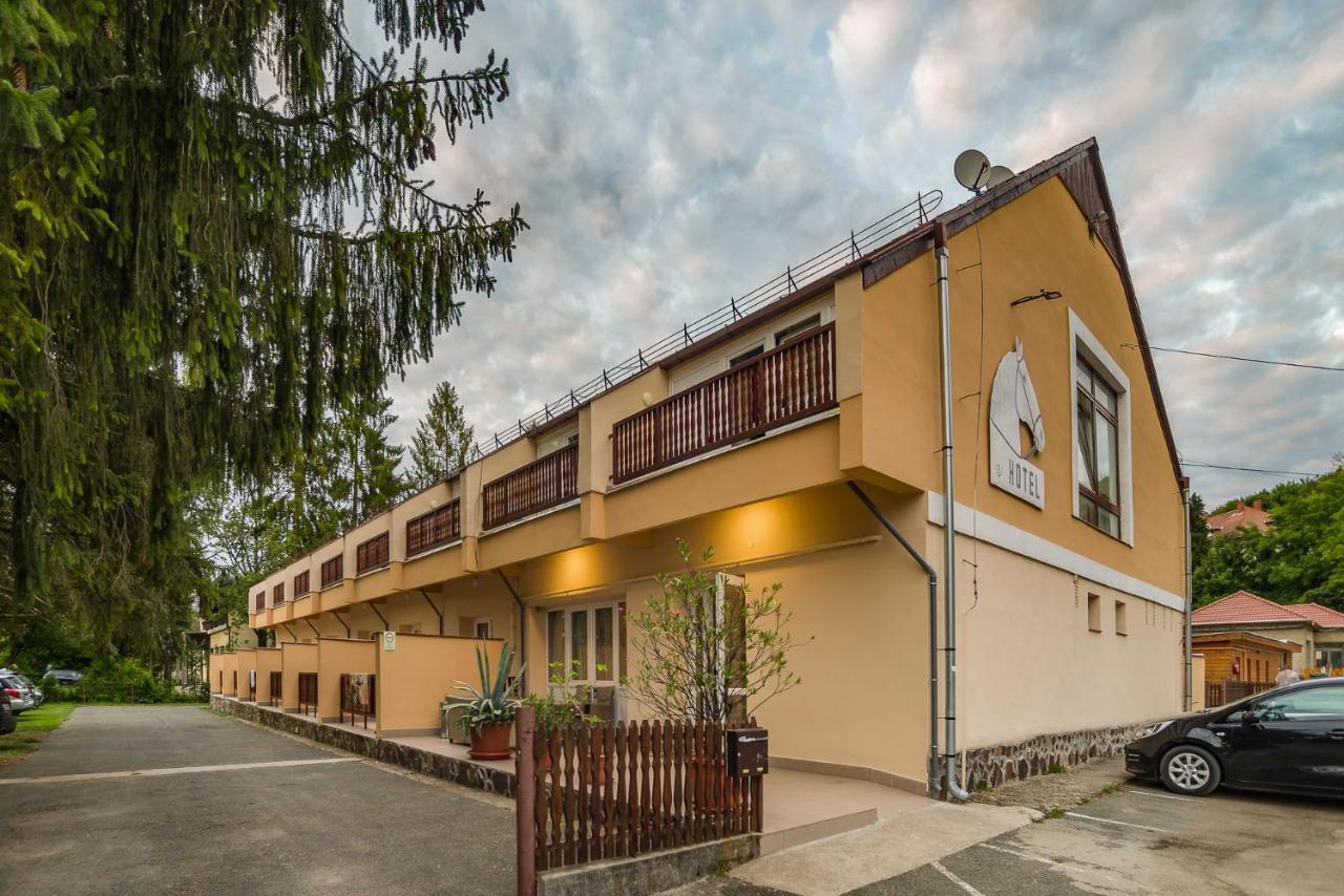 Lipicai Hotel Es Etterem Szilvásvárad エクステリア 写真