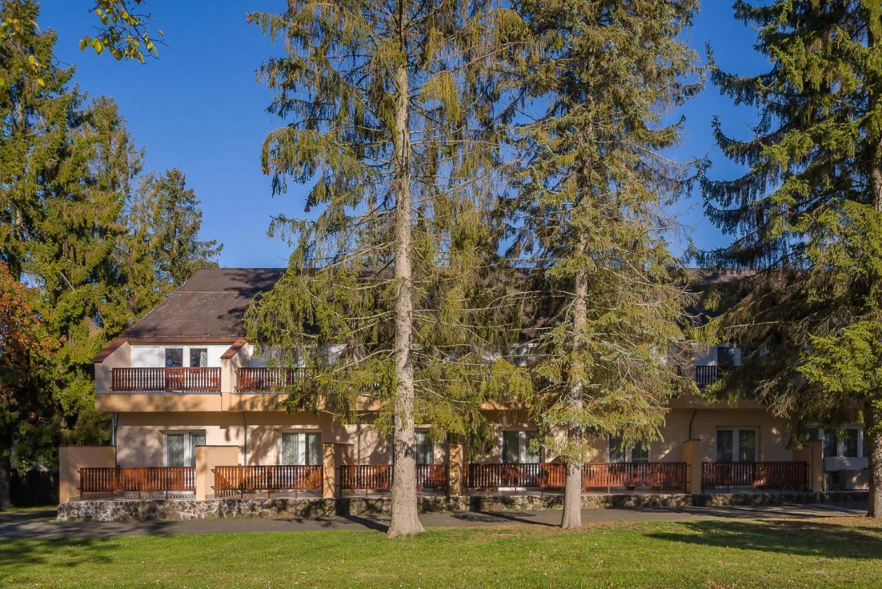 Lipicai Hotel Es Etterem Szilvásvárad エクステリア 写真