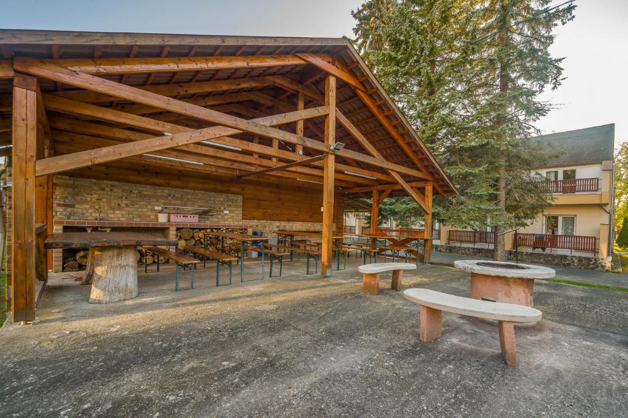 Lipicai Hotel Es Etterem Szilvásvárad エクステリア 写真