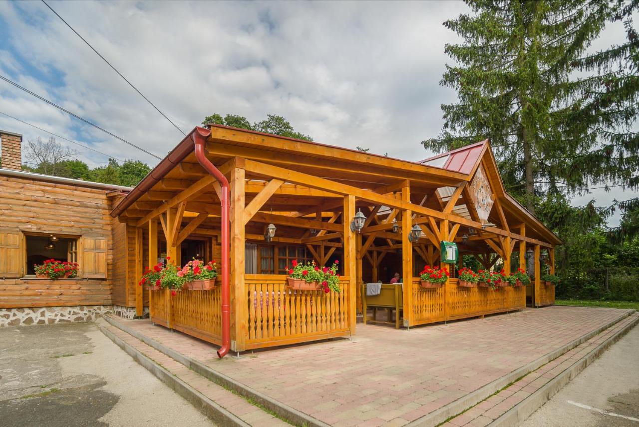 Lipicai Hotel Es Etterem Szilvásvárad エクステリア 写真