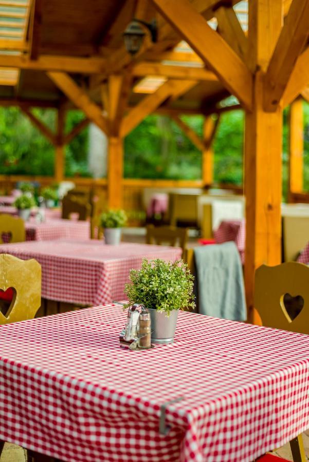 Lipicai Hotel Es Etterem Szilvásvárad エクステリア 写真