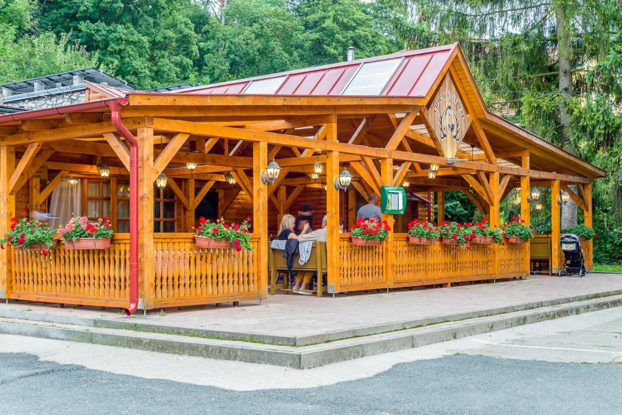 Lipicai Hotel Es Etterem Szilvásvárad エクステリア 写真