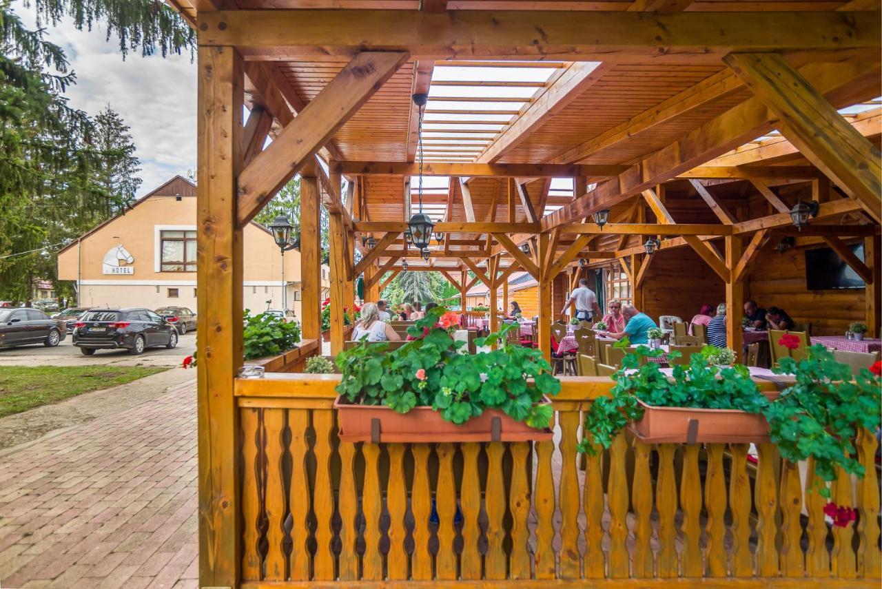 Lipicai Hotel Es Etterem Szilvásvárad エクステリア 写真