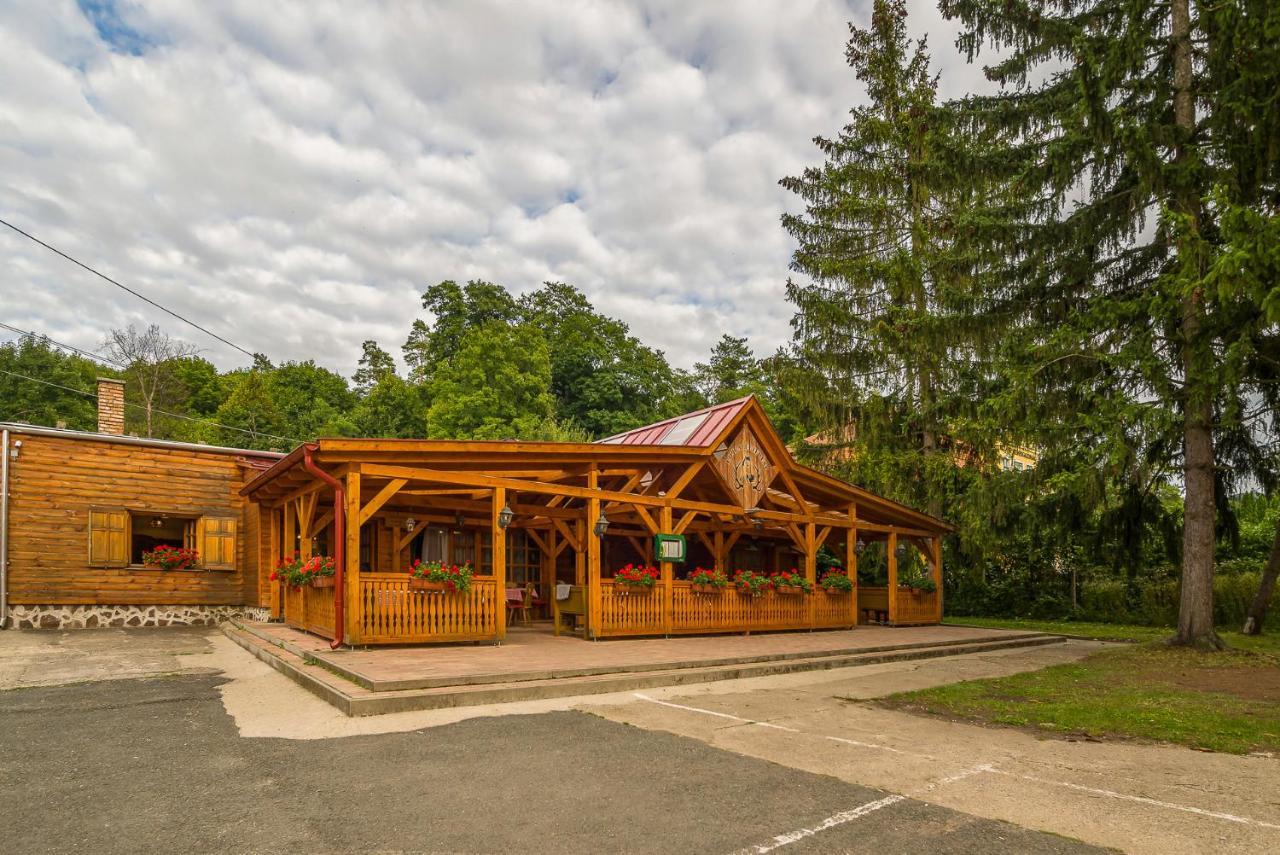 Lipicai Hotel Es Etterem Szilvásvárad エクステリア 写真