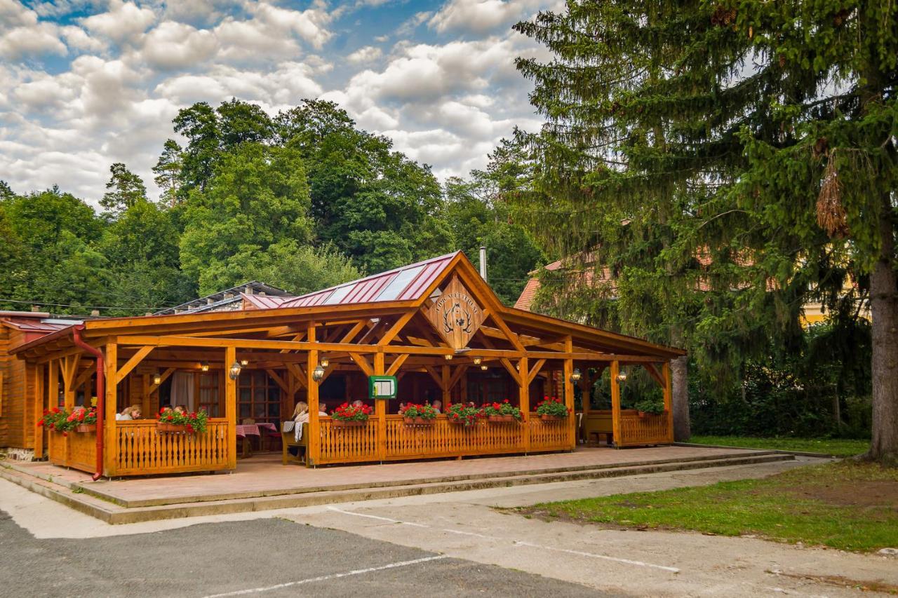 Lipicai Hotel Es Etterem Szilvásvárad エクステリア 写真