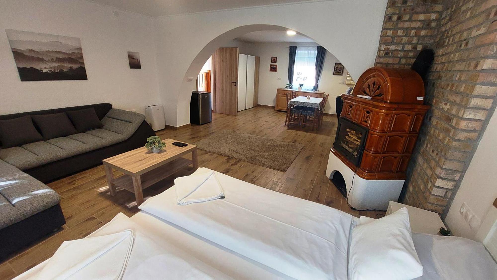 Lipicai Hotel Es Etterem Szilvásvárad エクステリア 写真