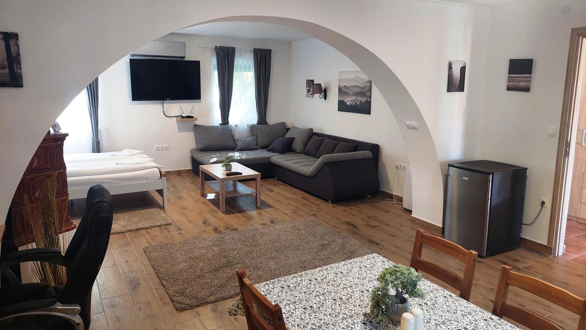 Lipicai Hotel Es Etterem Szilvásvárad エクステリア 写真